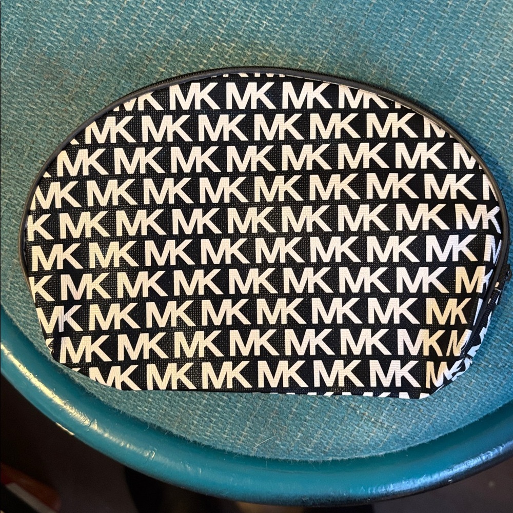 Michael Kors Monochrome MK Pouch